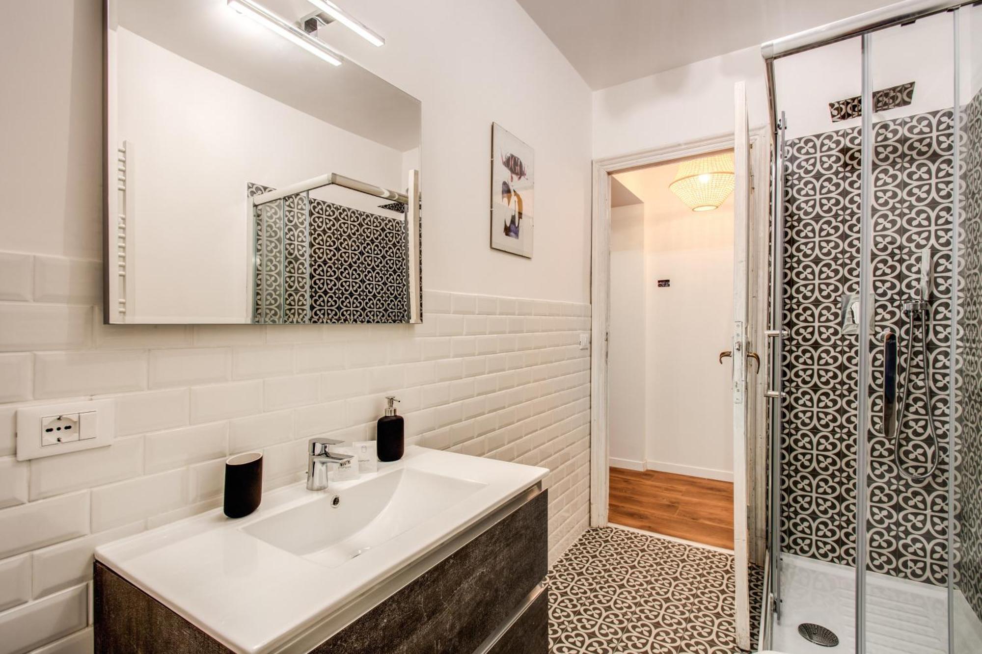 Monti Quiet And Spacious Apartment โรม ภายนอก รูปภาพ